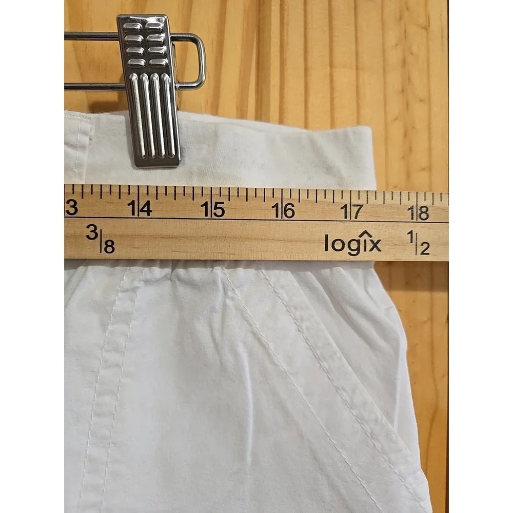 D Jeans Women's White Denim Shorts Size LG Mid Rise Pockets Button Detail Casual